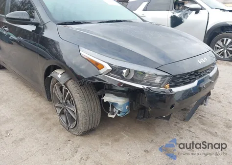 2023 Kia Forte Lxs z USA, uszkodzony, nr VIN 3KPF24AD7PE541609